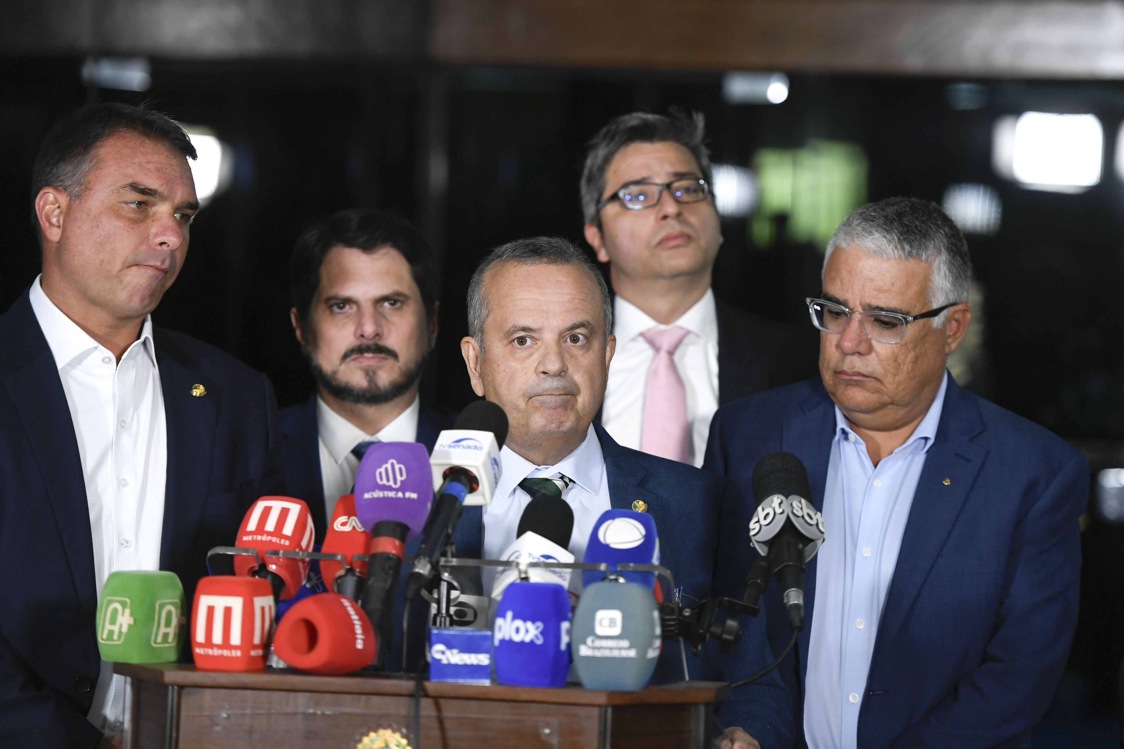 Os senadores Flávio Bolsonaro (PL-RJ), Marcos do Val (Podemos-ES), Rogerio Marinho (PL-RN), Carlos Portinho (PL-RJ) e Eduardo Girão (Novo-CE)