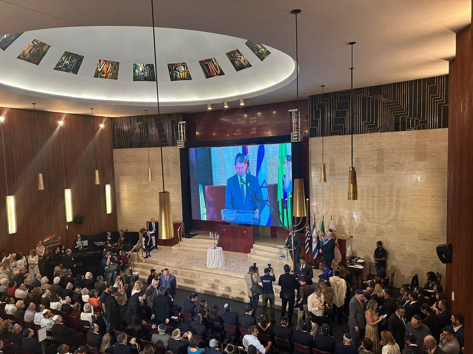 Imagem de destaque do post: Tarcísio e Nunes participam de ato em memória às vítimas do Holocausto em SP