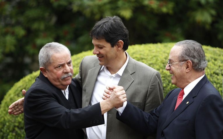 Lula e Haddad foram até a residência de Maluf (à direita) para pedir apoio na eleição municipal de São Paulo em 2012 / 18/06/2012 - Epitácio Pessoa/Estadão Conteúdo