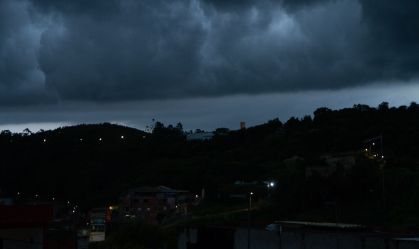 Chuvas de 250 mm e ventos intensos deixam São Paulo em alerta até domingo