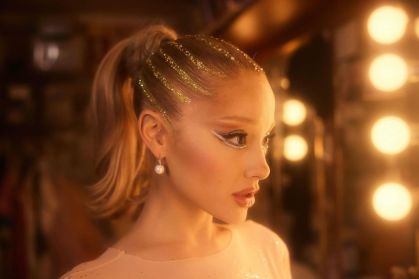 Ariana Grande lançou o primeiro single do seu novo álbum