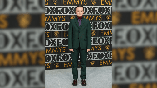 Bella Ramsey, de &quot;The Last of Us&quot;, no tapete vermelho da 75ª edição do Emmy