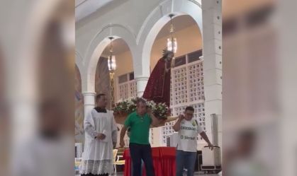 Imagem de destaque do post: Imagem do padroeiro de Cuiabá cai momentos antes de tradicional procissão; veja
