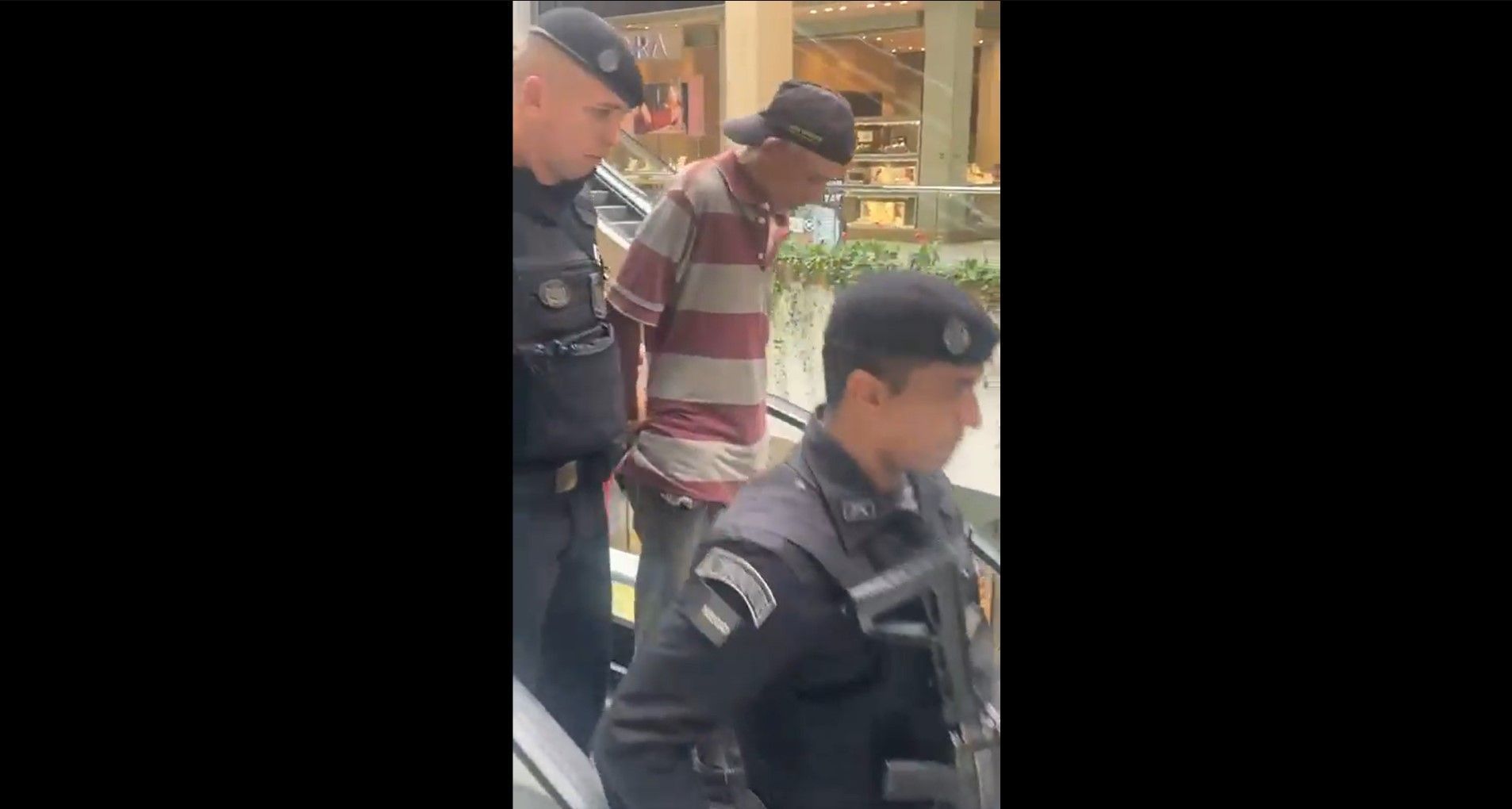 Momento em que o homem que matou mulher na praça de alimentação em shopping de João Pessoa (PB) é preso