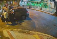 Vídeo: Criminosos rendem família na porta de casa em Niterói (RJ)