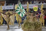 Mocidade domina parada de músicas virais no RJ com samba sobre o caju