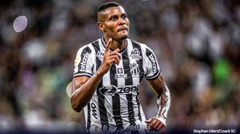 Cléber em ação pelo Ceará no Campeonato Brasileiro de 2022