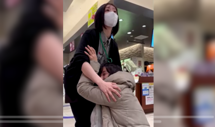 terremoto japão pessoas se segurando