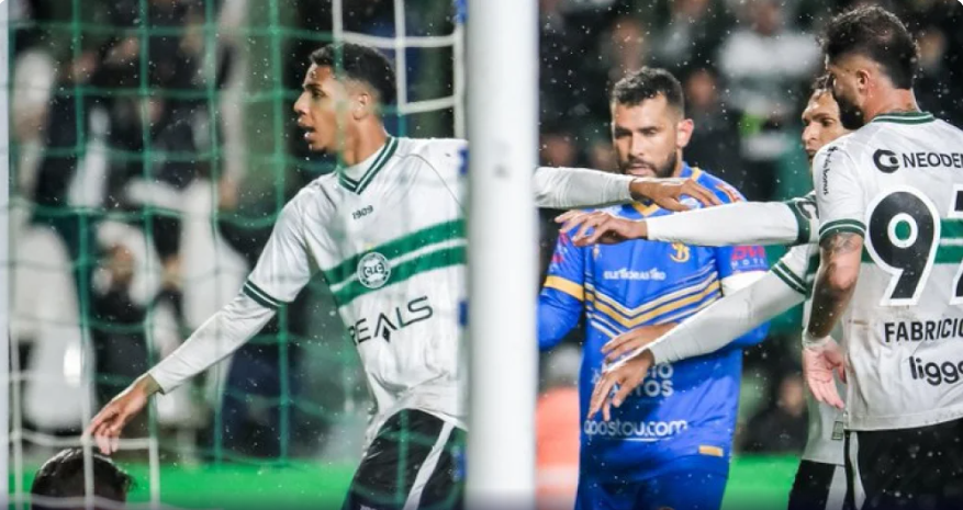 Coritiba vence no Paranaense