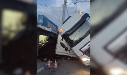 Vídeo: homem escapa por pouco de ser atingido por carreta em Pernambuco; veja