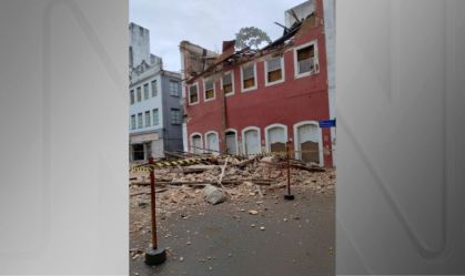 Vídeo: prédio histórico desaba no centro de Salvador