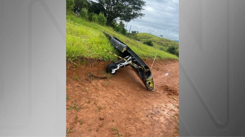 Pedaço da aeronave que caiu em Itapeva, interior de MG / Reprodução/Redes Sociais