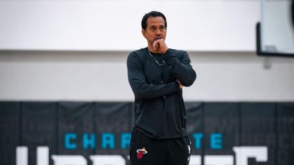 Erik Spoelstra renovou contrato com Miami Heat