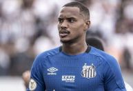 Santos anuncia venda de goleiro John para o Botafogo