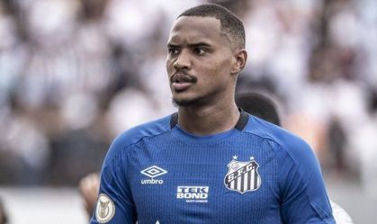 O goleiro John pertencia ao Santos e foi vendido ao Botafogo