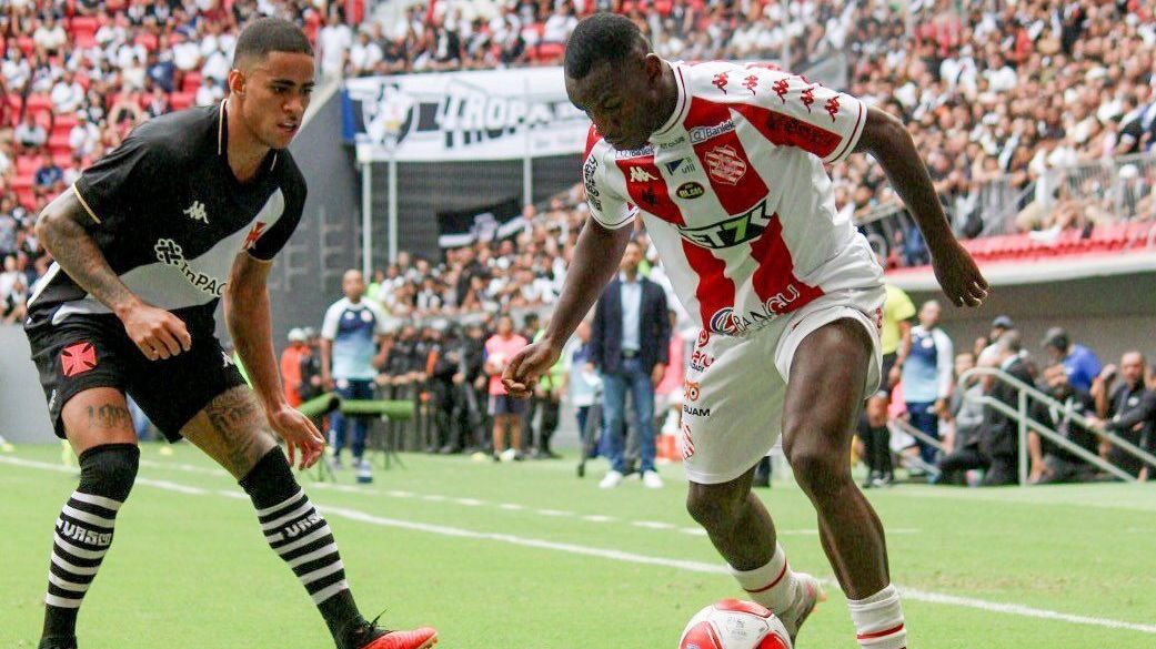 Bangu e Vasco em campo pela quarta rodada do Campeonato Carioca