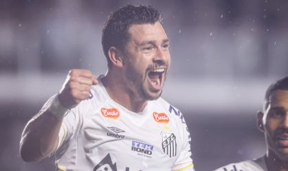 Giuliano comemora gol na vitória do Santos sobre a Ponte Preta no Paulistão