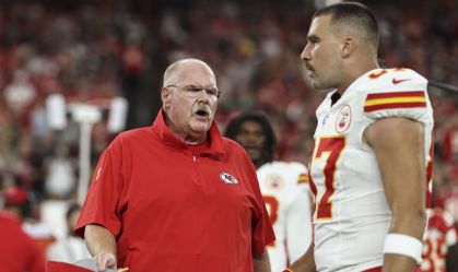 O técnico do Kansas City Chiefs, Andy Reid, com o tight end Travis Kelce