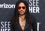 Lenny Kravitz diz estar celibatário enquanto espera pela pessoa certa