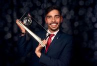 Vencedor do Puskás revela à CNN que sonha em jogar a Premier League