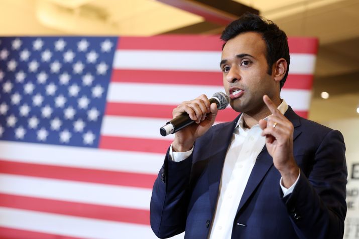 O candidato presidencial republicano Vivek Ramaswamy fala em seu evento durante caucus em Iowa em 15 de janeiro de 2024 / Kevin Dietsch/Getty Images
