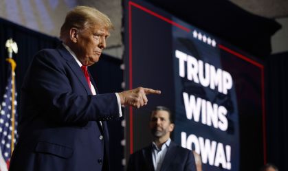 Trump tem vitória recorde em primeira prévia das eleições dos EUA; DeSantis fica em 2º lugar