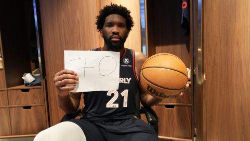 Joel Embiid marcou 70 pontos na vitória do 76ers sobre o Spurs