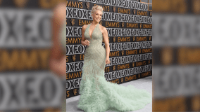 Hannah Waddingham, de &quot;Ted Lasso&quot; no tapete vermelho da 75ª edição do Emmy