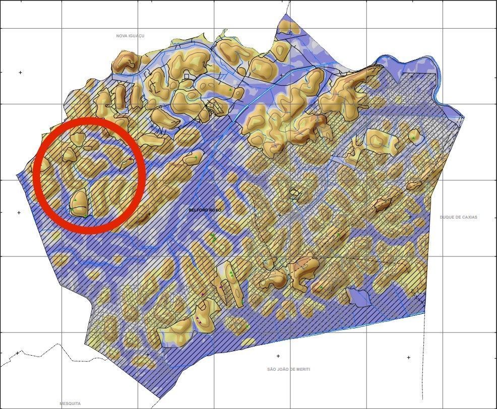 Mapa de Belford Roxo: Áreas em roxo são classificadas com alto risco de inundações e correspondem a um quarto da área urbanizada da cidade. Circulado em vermelho está o local onde se concentram as buscas da mulher desaparecida no Rio Botas / Reprodução: Serviço Geológico do Brasil (SGB)