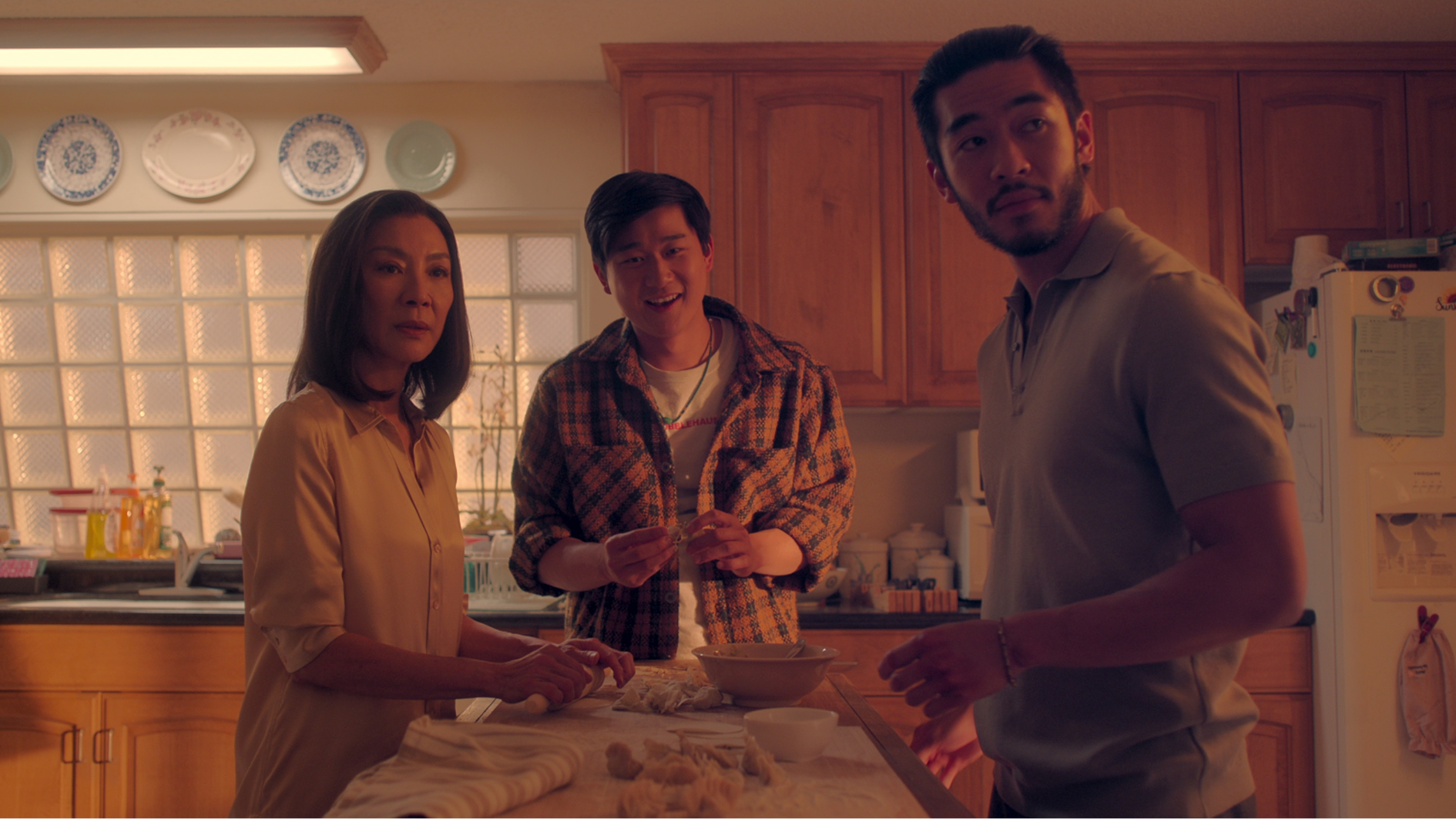Nova série da Netflix, "Irmãos Sun", será protagonizada por Michelle Yeoh, Justin Chien e Sam Song Li