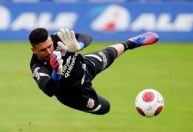 Vasco descarta comprar goleiro do Corinthians; entenda o motivo