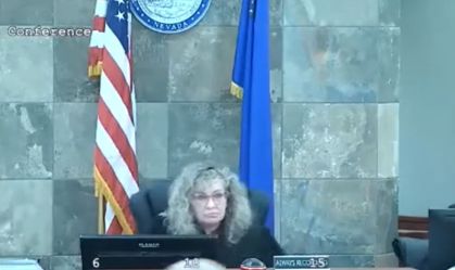 Juíza é atacada ao ler sentença em tribunal de Las Vegas