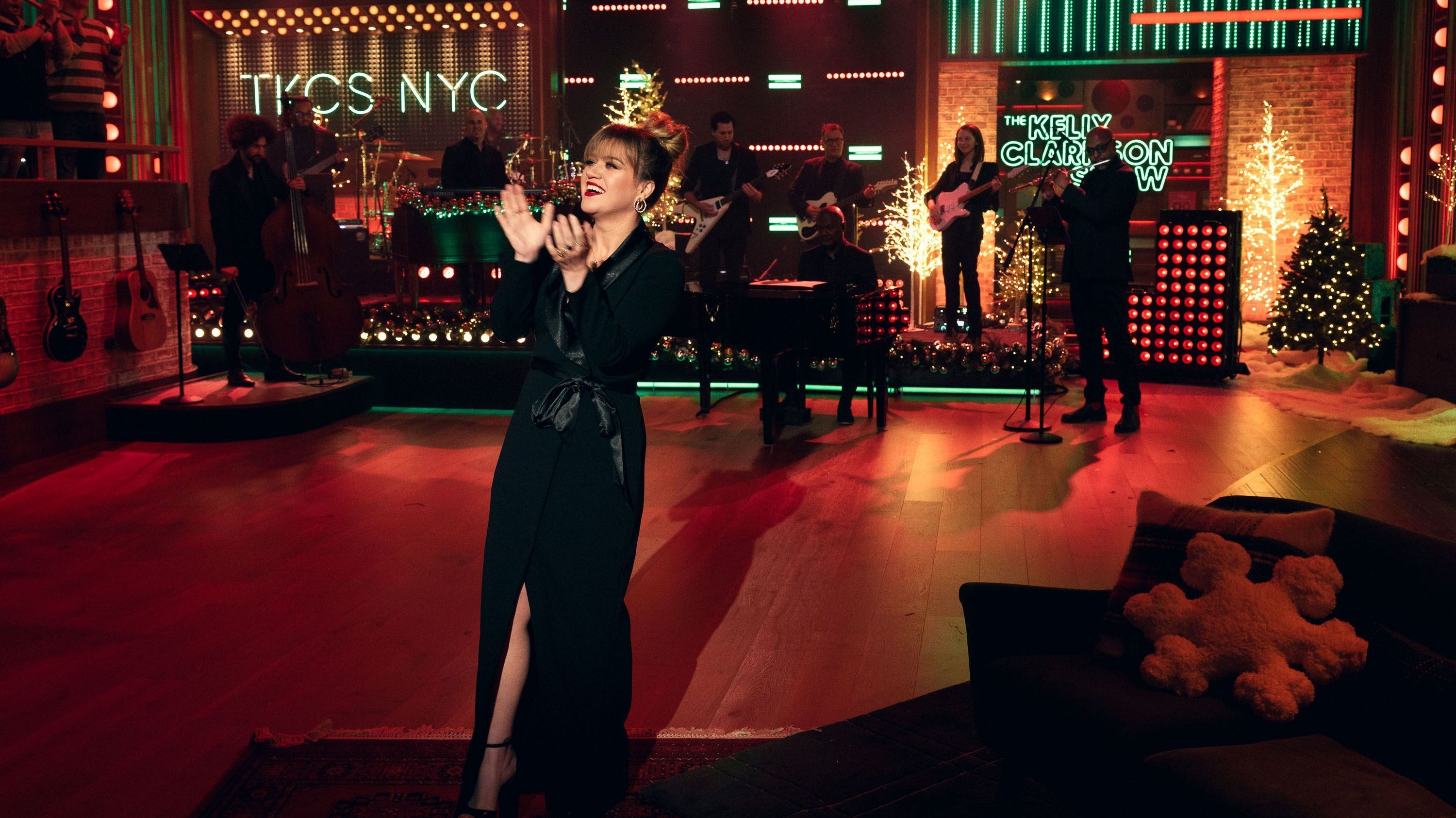 Kelly Clarkson apresenta um programa na NBC