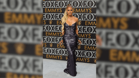 Atriz Laverne Cox no tapete vermelho da 75ª edição do Emmy