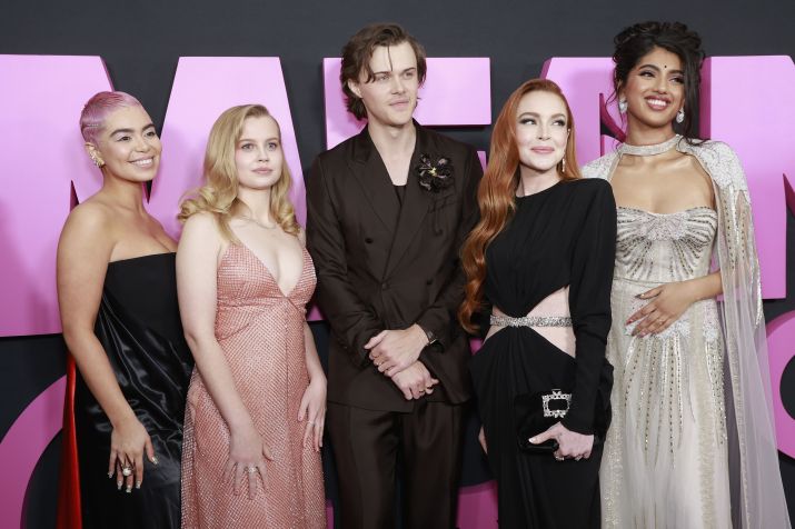 Auli'i Cravalho, Angourie Rice, Christopher Briney, Lindsay Lohan e Avantika Vandanapu comparecem à estreia global de "Meninas Malvadas: O Musical" no AMC Lincoln Square Theatre, em Nova York, em 08 de janeiro de 2024 / Jason Mendez/Getty Images for Paramount Pictures