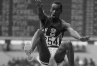 Campeão olímpico leiloa medalha de ouro por valor milionário; veja lance mínimo