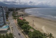 "Privatização de praias": Senadores se dividem sobre PEC que alteraria terrenos de marinha