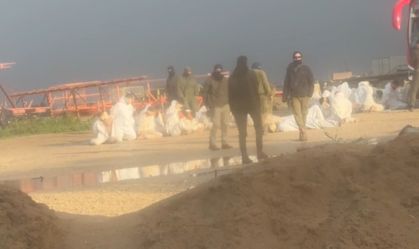 PALESTINOS AJOELHADOS E VENDADOS