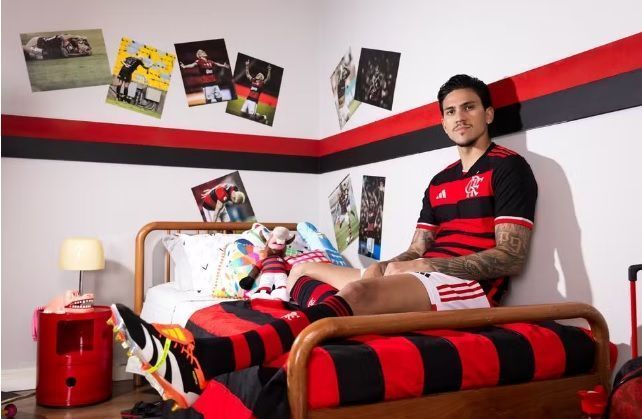 Pedro com o novo uniforme do Flamengo / Divulgação/Adidas