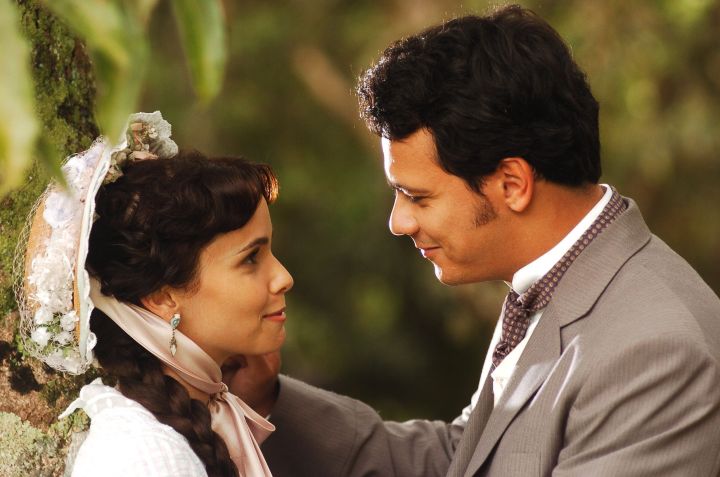 Rodolfo (Danton Mello) e Sinhá Moça (Débora Falabella) eram os protagonistas do remake de "Sinhá Moça" / TV Globo / João Miguel Júnior