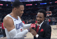 Astro da NBA parabeniza repórter em entrevista ao vivo; saiba motivo