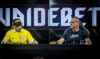 Augusto Melo (Esq.) E Sergio Moura (Dir.) em apresentação do "Vai de Bet" no Corinthians