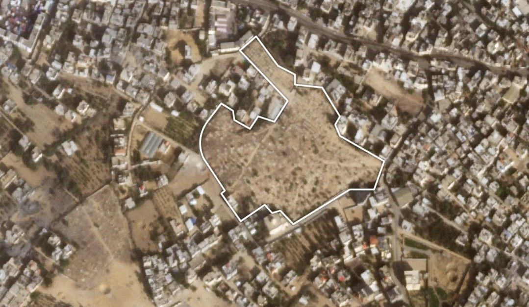 Cemitério Bani Suheila, a leste de Khan Younis, em 11 de novembro de 2023 / CNN/PlanetLabs