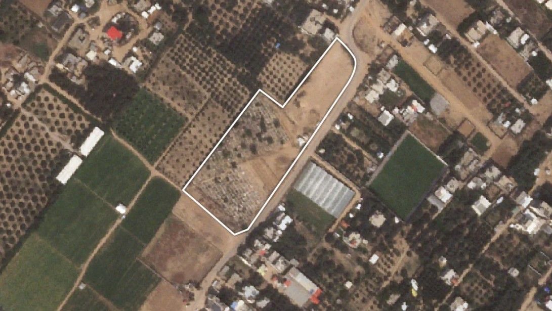 Novo cemitério de Bureij em Al-Bureij, um campo de refugiados palestinos no centro de Gaza, em 8 de outubro de 2023 / CNN/PlanetLabs