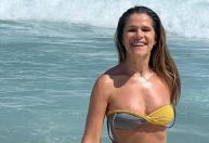 "Ralo para estar bem de biquíni, não precisa botar minha idade na frente”, diz Ingrid Guimarães