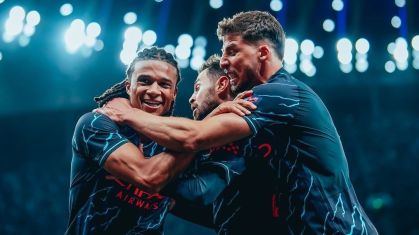Jogadores comemoram gol na vitória do Manchester City sobre o Tottenham pela Copa da Inglaterra