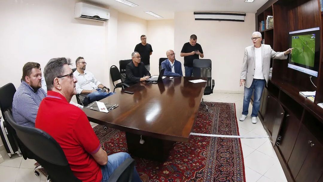 Reunião recente na Ferj, com a presença de Lúcio Barbosa, CEO do Vasco SAF