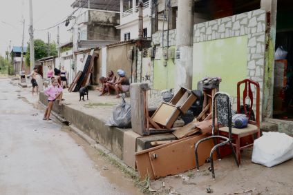 Moradores de Duque de Caxias tiveram prejuízos por causa da enchente