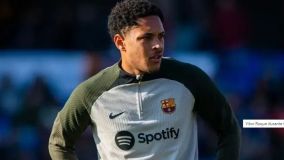 Vitor Roque com a camisa do Barcelona