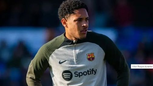 Vitor Roque com a camisa do Barcelona